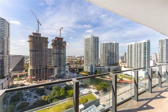 68 SE 6th St 2006, Miami, FL 33131