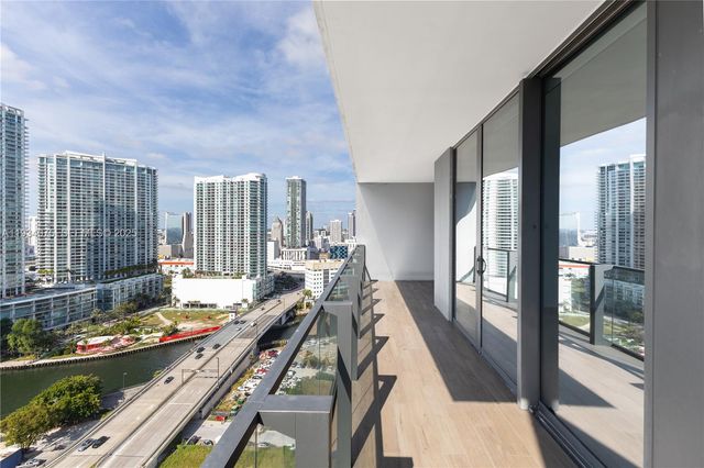 68 SE 6th St 2006, Miami, FL 33131