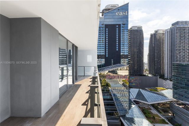 68 SE 6th St 2006, Miami, FL 33131