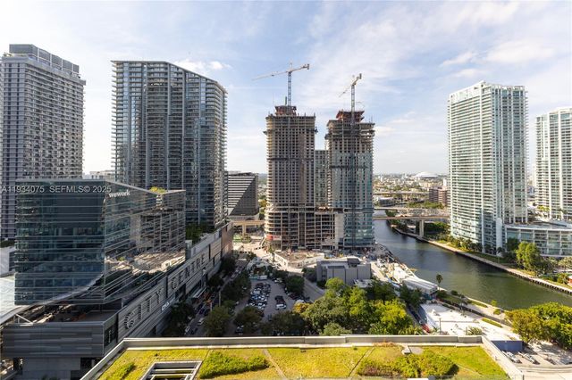 68 SE 6th St 2006, Miami, FL 33131