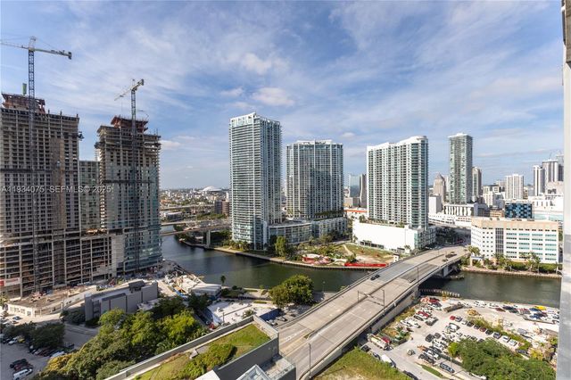 68 SE 6th St 2006, Miami, FL 33131