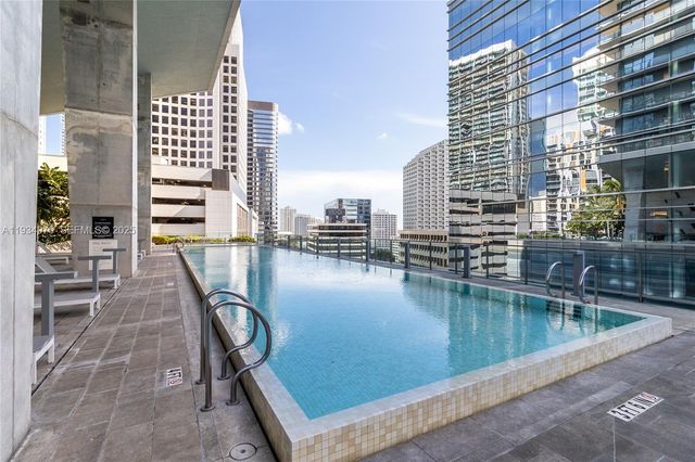 68 SE 6th St 2006, Miami, FL 33131