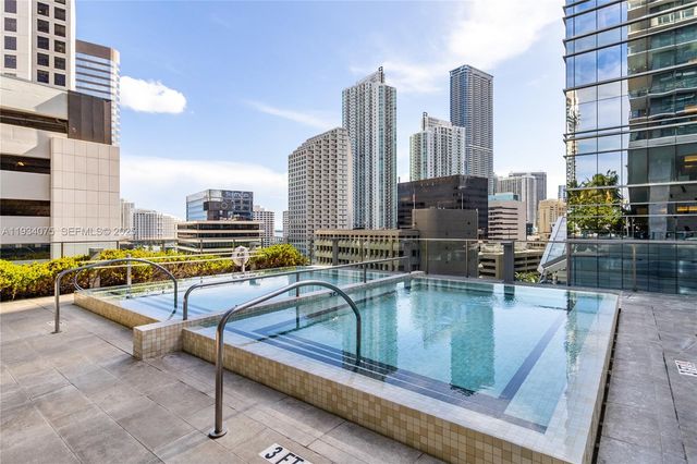 68 SE 6th St 2006, Miami, FL 33131