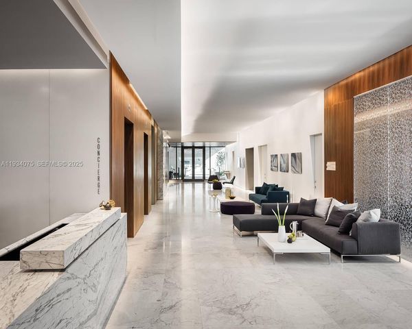 68 SE 6th St 2006, Miami, FL 33131