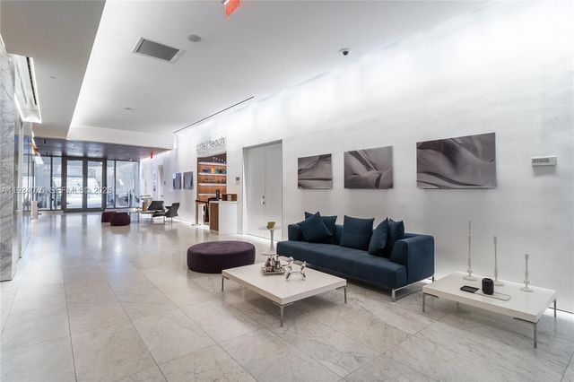 68 SE 6th St 2006, Miami, FL 33131