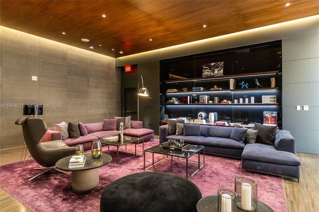 68 SE 6th St 2006, Miami, FL 33131