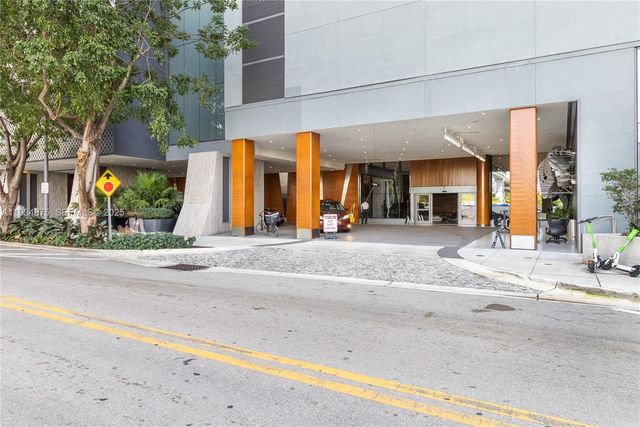 68 SE 6th St 2006, Miami, FL 33131