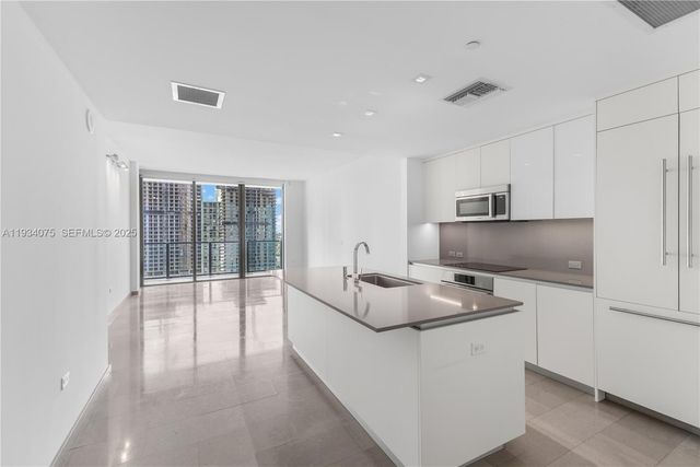 68 SE 6th St 2006, Miami, FL 33131