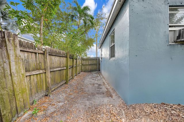 6629 Sheridan St, Hollywood, FL 33024
