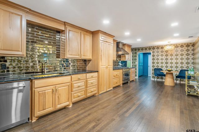 606 Tremont St, Tyler, TX 75701