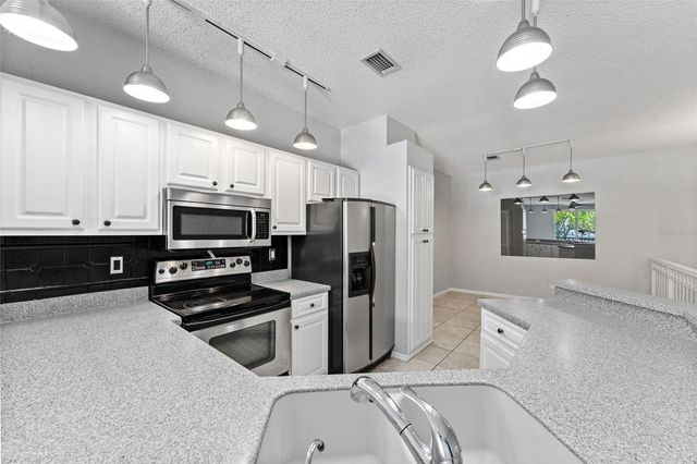 603 ARBOR LAKE LN, Tampa, FL 33602