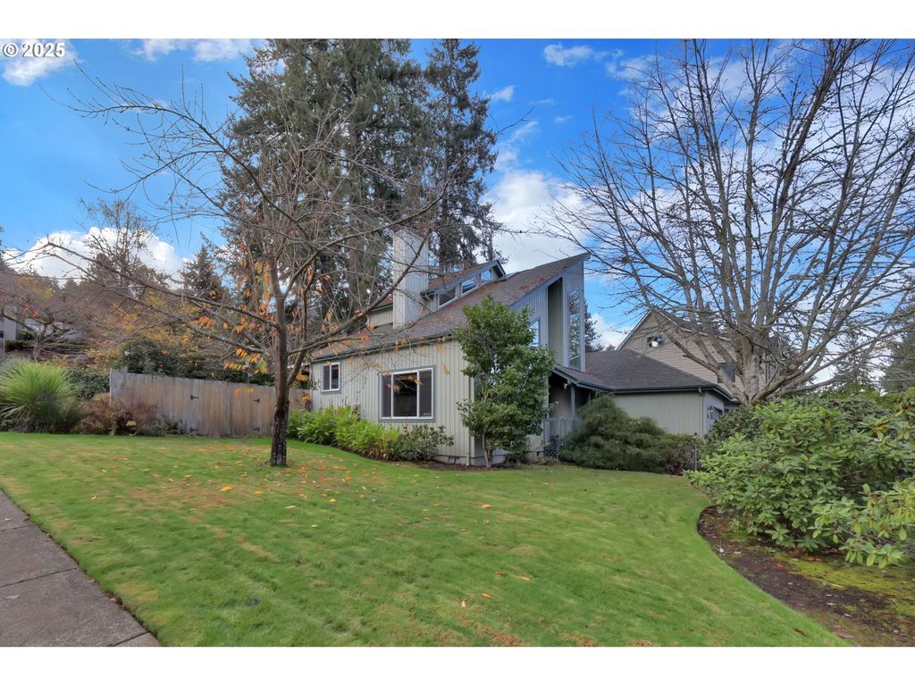 3426 BREEZEWOOD Ave, Eugene, OR 97405