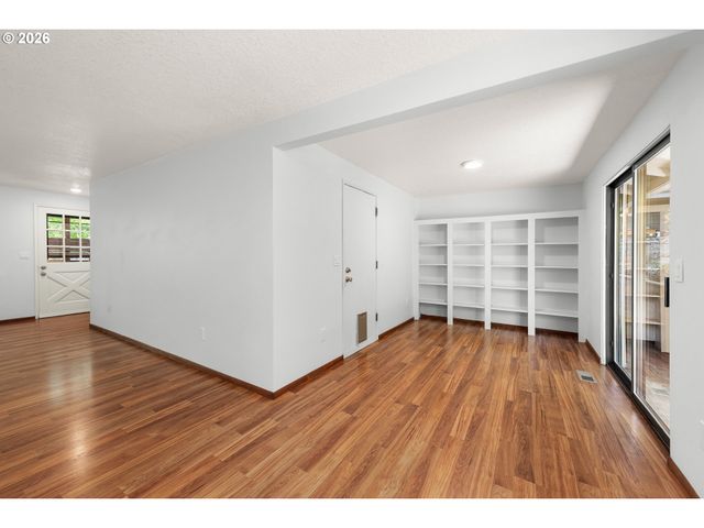1627 Sw TROY St, Portland, OR 97219