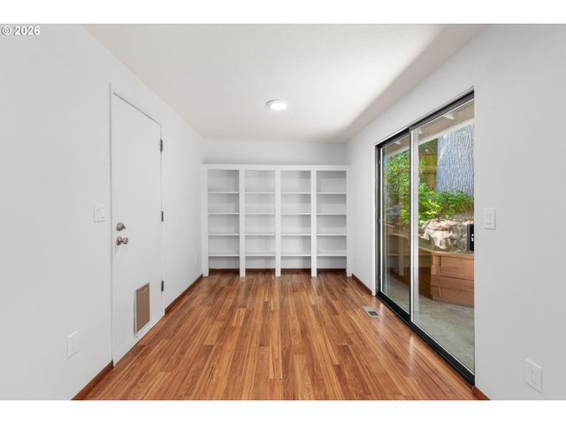 1627 Sw TROY St, Portland, OR 97219