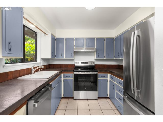 1627 Sw TROY St, Portland, OR 97219