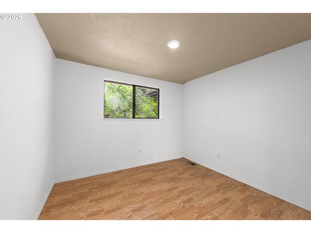1627 Sw TROY St, Portland, OR 97219