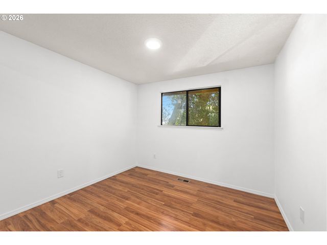 1627 Sw TROY St, Portland, OR 97219