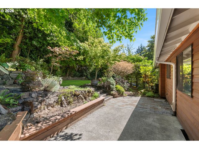 1627 Sw TROY St, Portland, OR 97219
