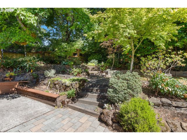 1627 Sw TROY St, Portland, OR 97219