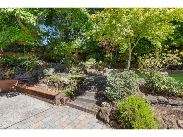 1627 Sw TROY St, Portland, OR 97219