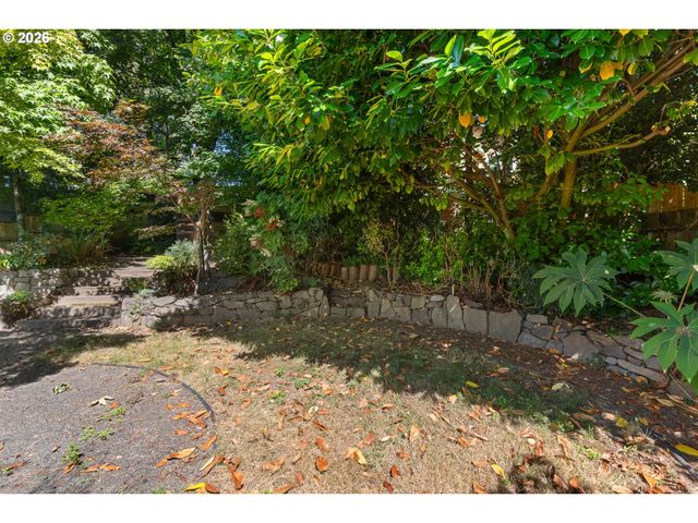 1627 Sw TROY St, Portland, OR 97219
