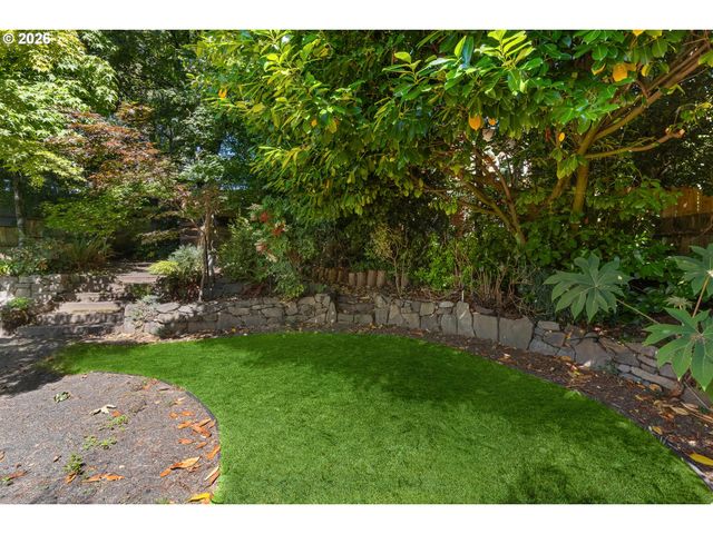 1627 Sw TROY St, Portland, OR 97219