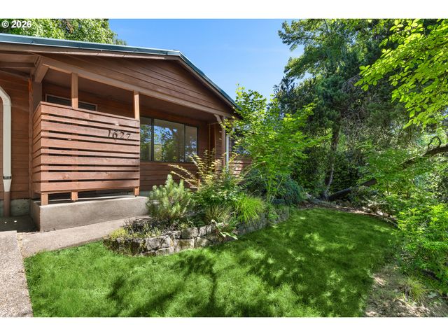 1627 Sw TROY St, Portland, OR 97219