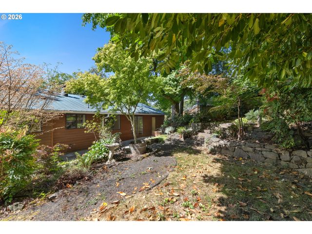1627 Sw TROY St, Portland, OR 97219