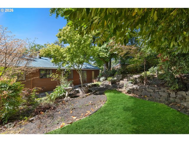 1627 Sw TROY St, Portland, OR 97219