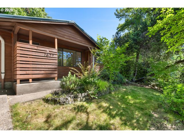 1627 Sw TROY St, Portland, OR 97219