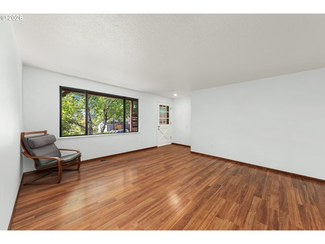 1627 Sw TROY St, Portland, OR 97219