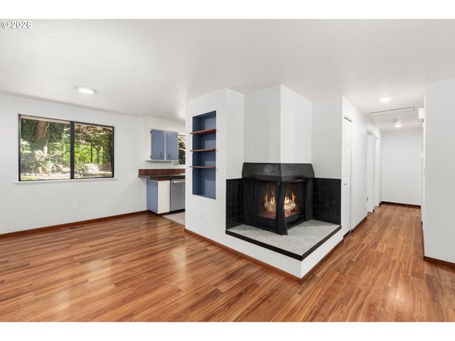 1627 Sw TROY St, Portland, OR 97219