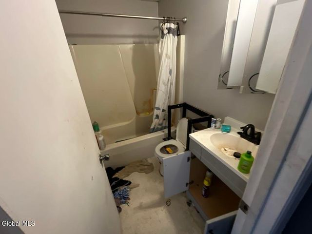 8 Oakland Drive, Johnstown, NY 12078