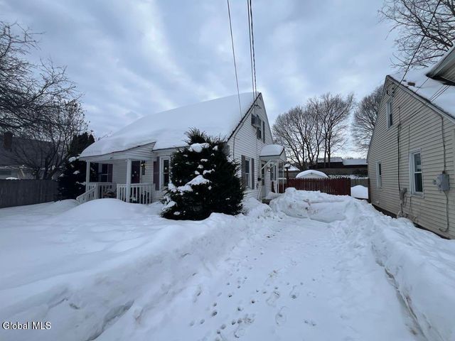 8 Oakland Drive, Johnstown, NY 12078