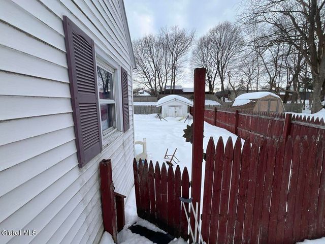 8 Oakland Drive, Johnstown, NY 12078