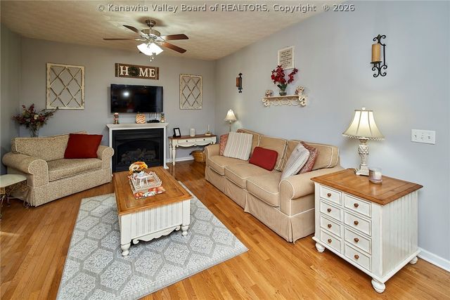 648 Overlook Drive, Hurricane, WV 25526