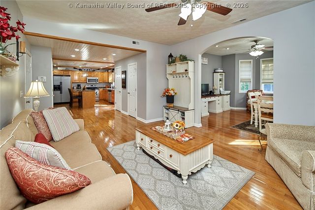 648 Overlook Drive, Hurricane, WV 25526