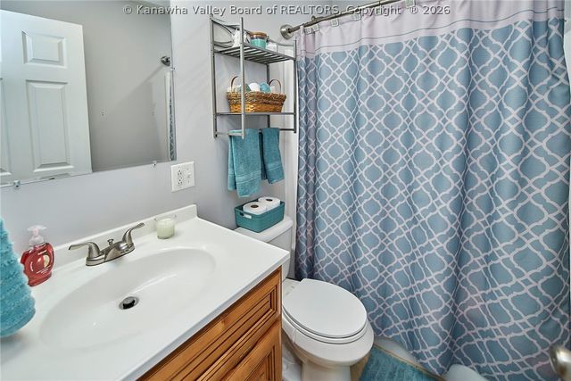 648 Overlook Drive, Hurricane, WV 25526