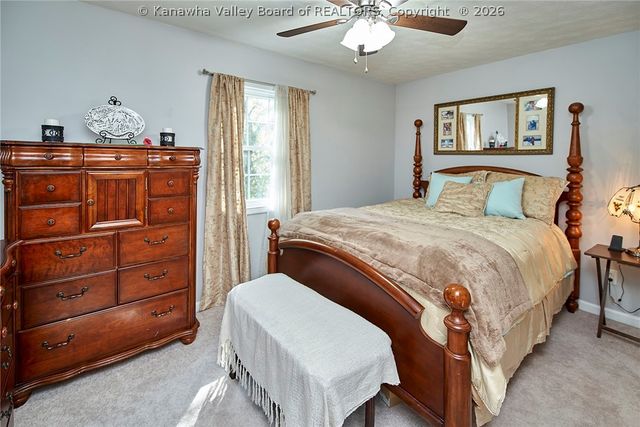 648 Overlook Drive, Hurricane, WV 25526