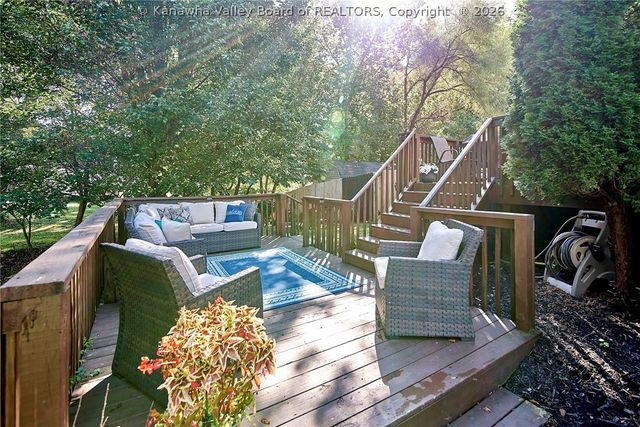 648 Overlook Drive, Hurricane, WV 25526