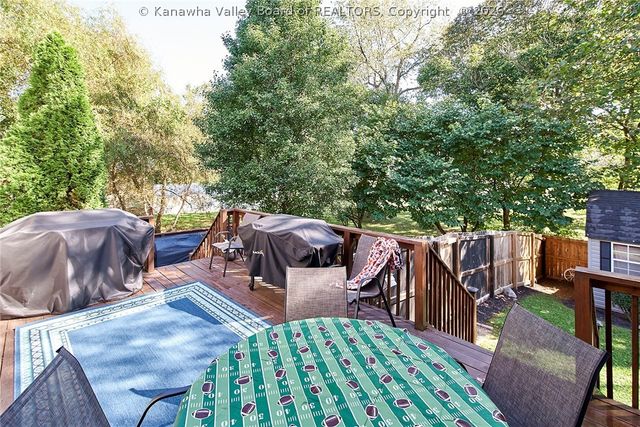 648 Overlook Drive, Hurricane, WV 25526