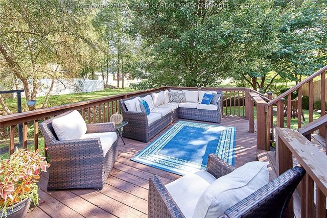 648 Overlook Drive, Hurricane, WV 25526