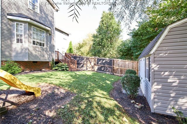 648 Overlook Drive, Hurricane, WV 25526