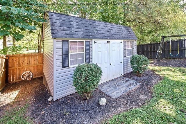 648 Overlook Drive, Hurricane, WV 25526