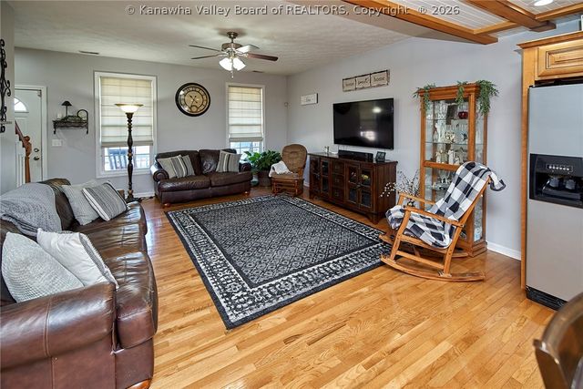 648 Overlook Drive, Hurricane, WV 25526