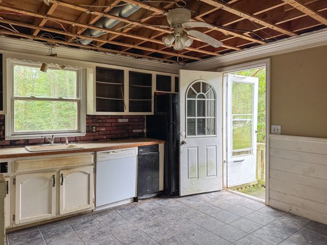 19 Montgomery Dr, Plymouth, MA 02360