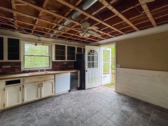 19 Montgomery Dr, Plymouth, MA 02360
