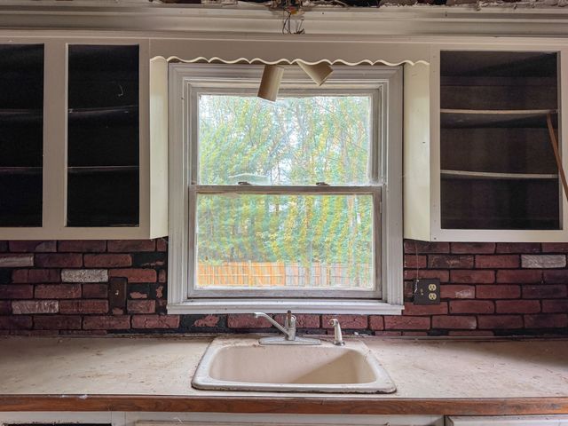19 Montgomery Dr, Plymouth, MA 02360