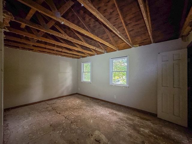 19 Montgomery Dr, Plymouth, MA 02360