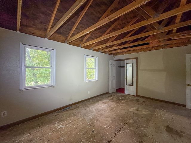 19 Montgomery Dr, Plymouth, MA 02360